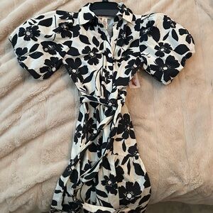 Puff sleeve button up dress , white and black, tie waist , XS